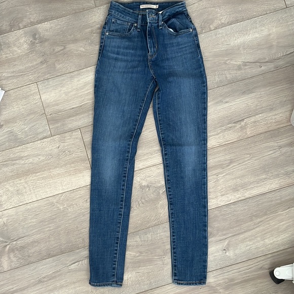 Levis High Rise Skinny 721 - Picture 1 of 3